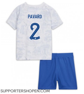 Frankrike Benjamin Pavard #2 Bortatröja Barn VM 2022 Kortärmad (+ korta byxor)